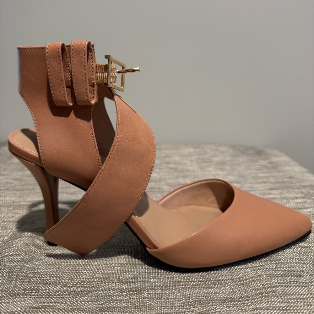 Vince Camuto Soren Pointed Toe Pumps - Picture 7 of 9